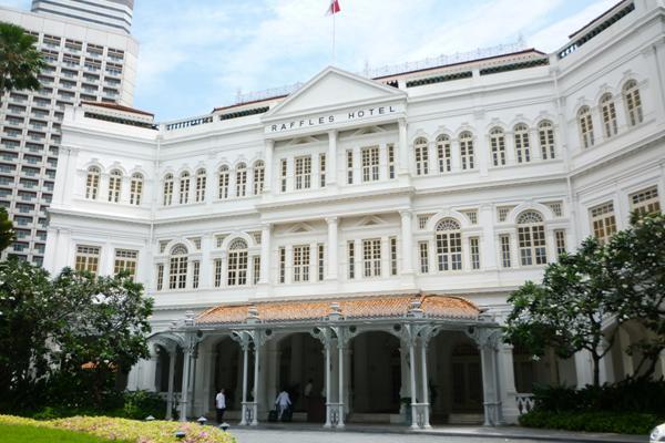 老舗ラッフルズホテル内ギフトショップ立寄り